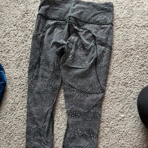 Lululemon pattern crop leggings